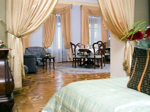 Номер Сьют с двуспальной кроватью