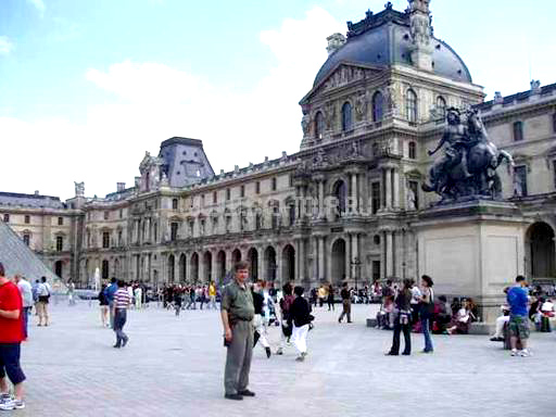 Внутренний двор Лувра
