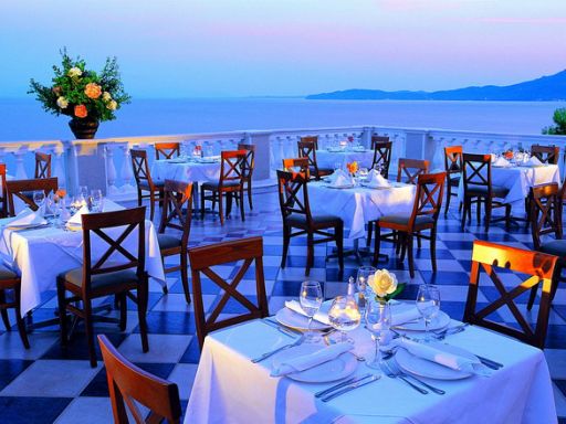 В ресторане