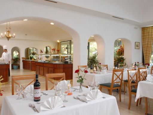 В ресторане