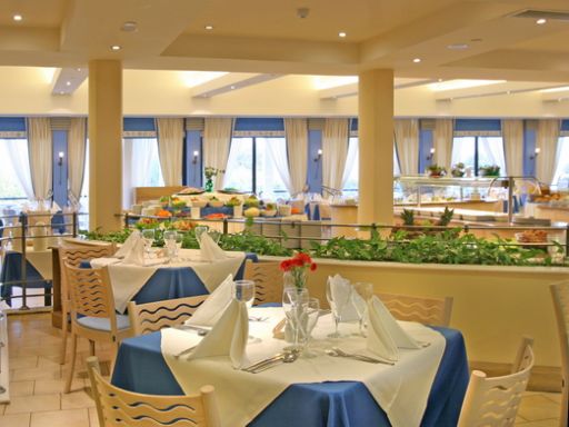 В ресторане