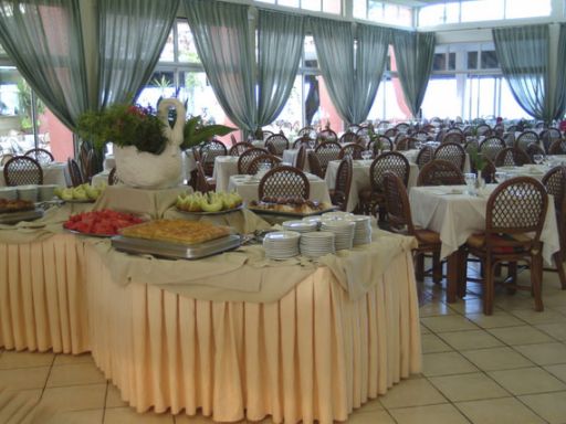 В ресторане