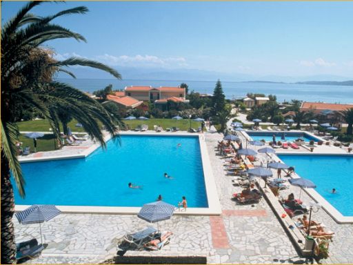 Бассейн и море