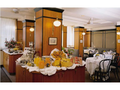 В ресторане