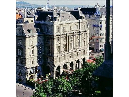 Вид с улицы