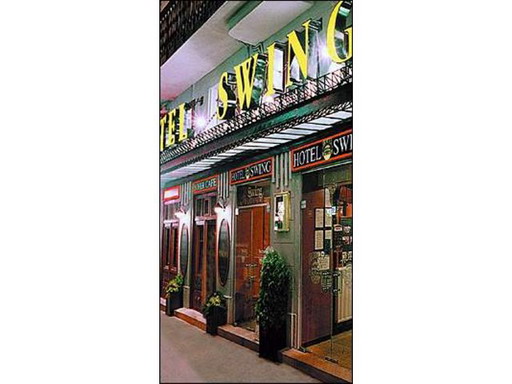 Вход в отель