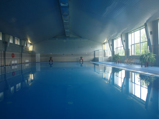 Крытый бассейн