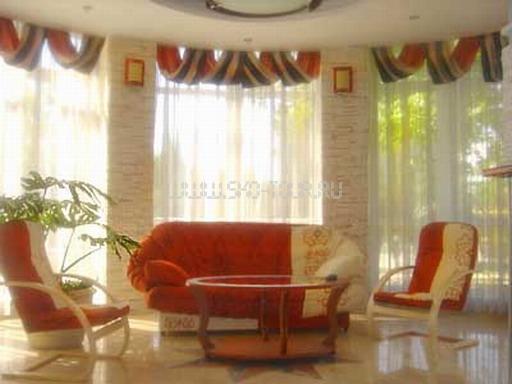 Просторное фойе