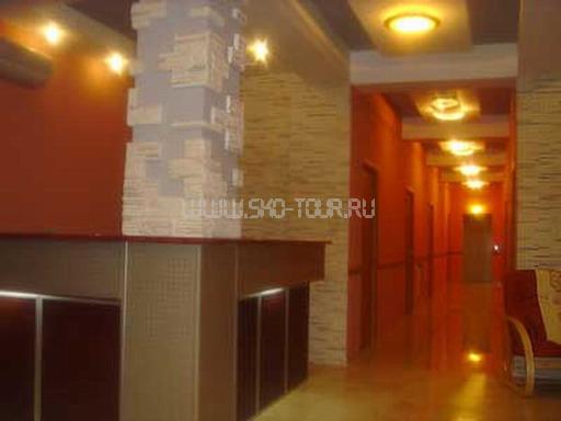 Просторное фойе