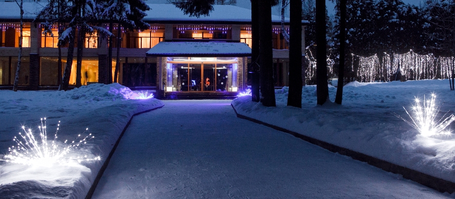 Солнечный СПА отель все включено-ресторан зимой