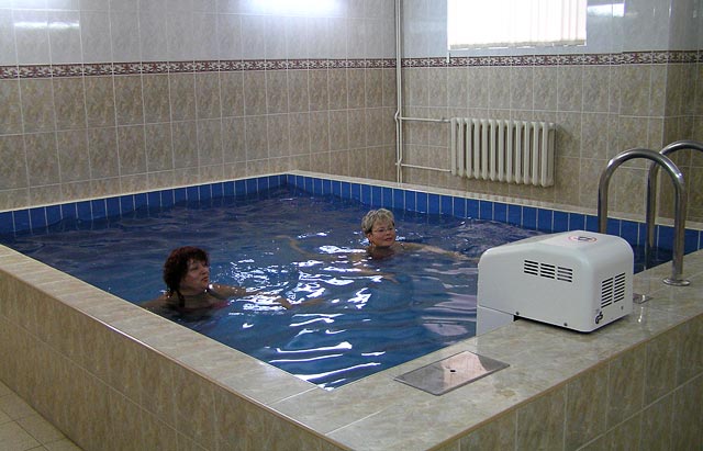 Бассейн в сауне