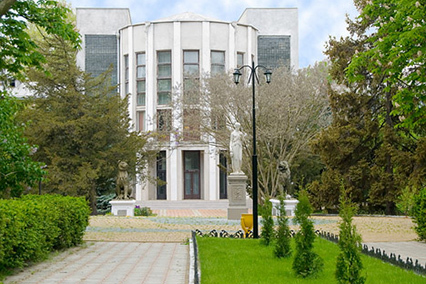 Центральная аллея