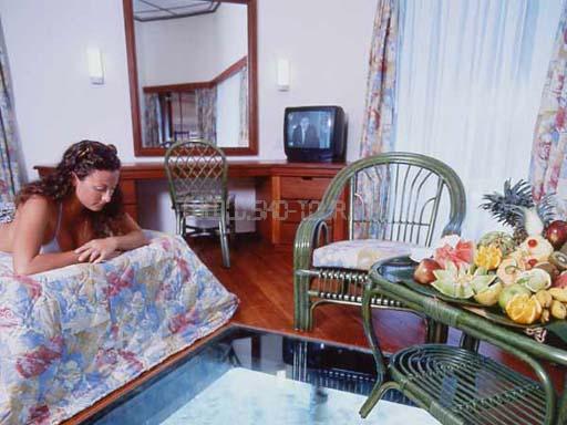 Отель Adaaran Club Rannalhi 4 *