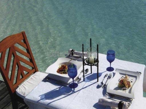 В ресторане над водой